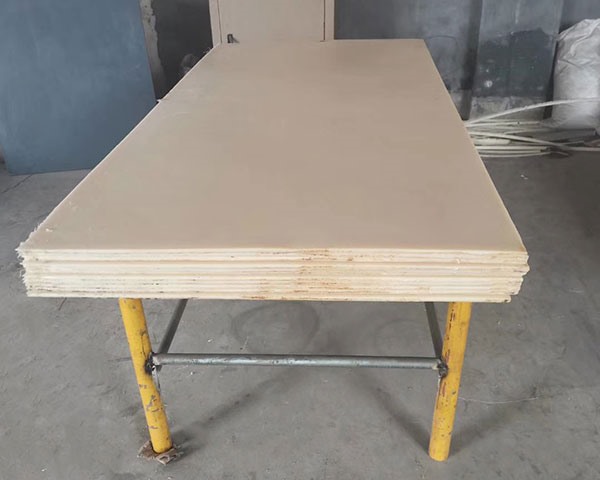 แผ่นไนลอนที่มีน้ำมัน